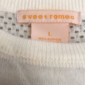 Like new very pretty sweater cream L